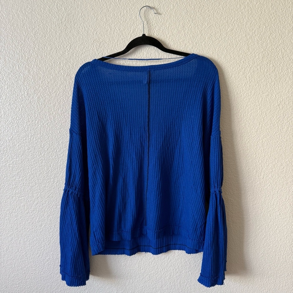 We The Free People Dahlia Thermal Top Bell Long Sleeve Sz S Raw Hem in Sapphire - Picture 5 of 6